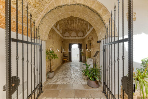 gallery slide