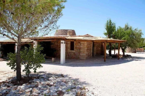 Antica masseria con piscina