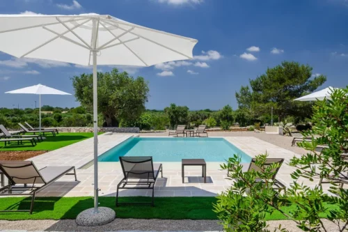 Antica masseria con piscina