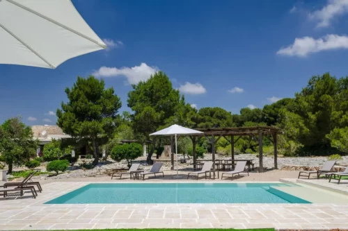 Antica masseria con piscina