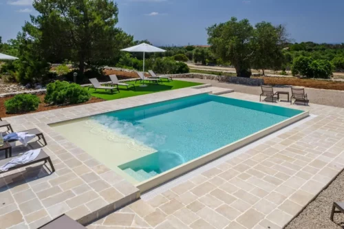 Antica masseria con piscina