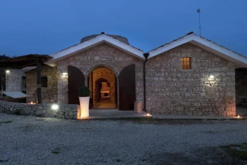 Antica masseria con piscina