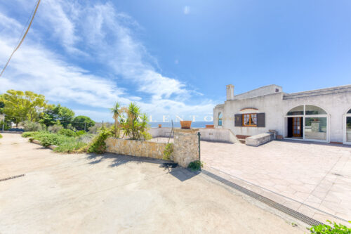 Villa con vista mare