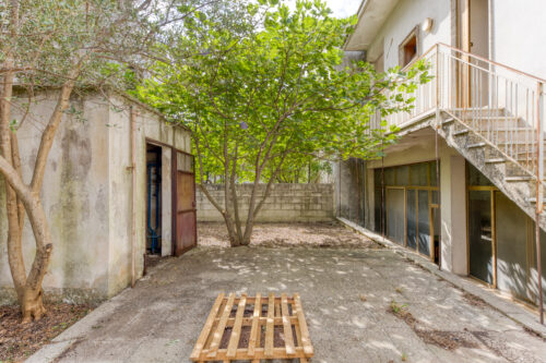 casa con giardino Matino