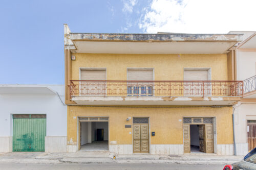 casa con giardino Matino