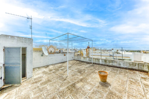 Casa indipendente con giardino