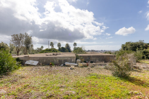 Terreno con villetta da complatere