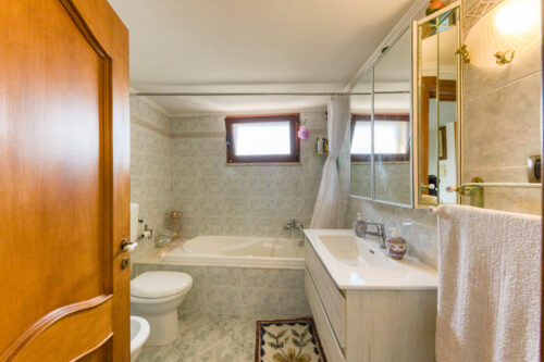 Casa indipendente con garage