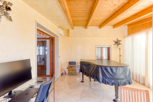 Casa indipendente con garage