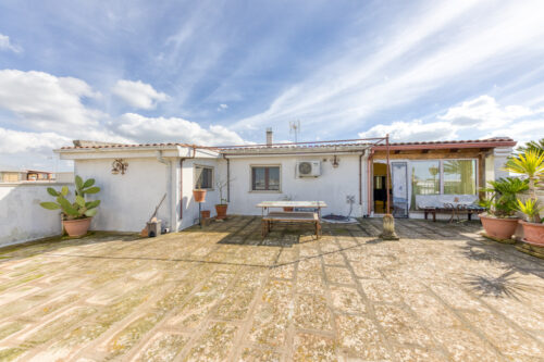 Casa indipendente con garage